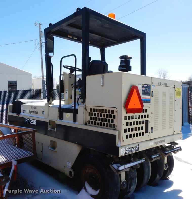 image for item GG9415 2005 Ingersoll Rand PT-125R  pneumatic roller