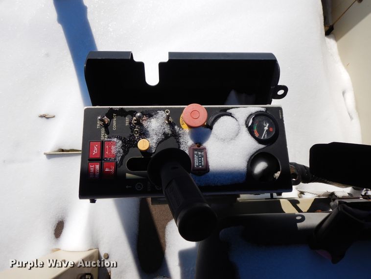 image for item GG9415 2005 Ingersoll Rand PT-125R  pneumatic roller