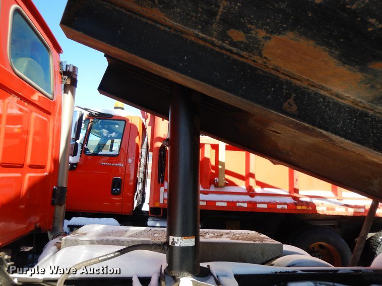 image for item GG9416 2001 Sterling LT7501  dump truck