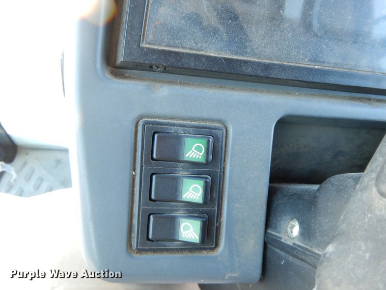 image for item GG9419 2001 New Holland TS100  tractor