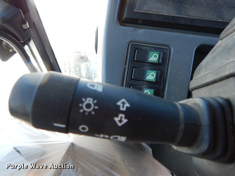 image for item GG9419 2001 New Holland TS100  tractor