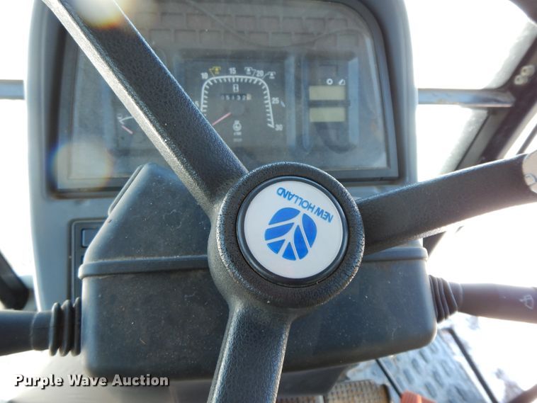 image for item GG9419 2001 New Holland TS100  tractor