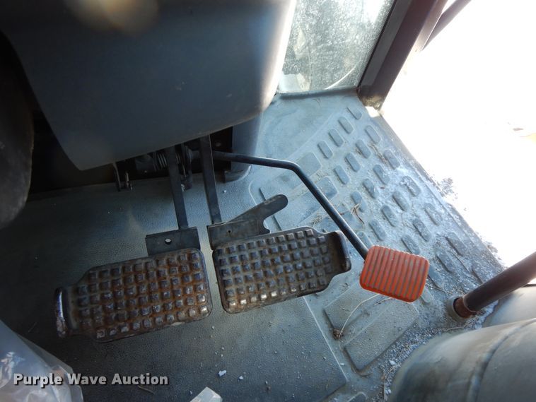 image for item GG9419 2001 New Holland TS100  tractor