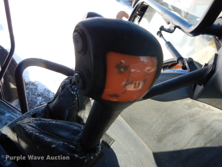 image for item GG9419 2001 New Holland TS100  tractor