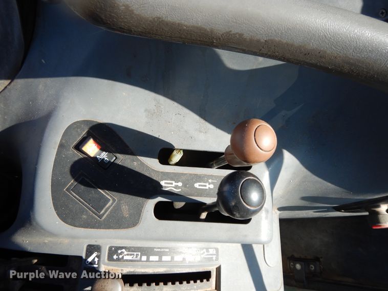 image for item GG9419 2001 New Holland TS100  tractor