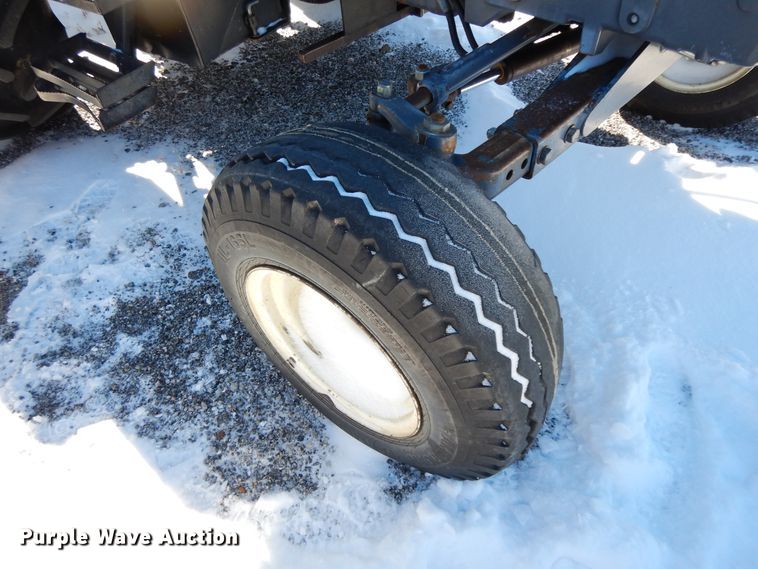 image for item GG9419 2001 New Holland TS100  tractor