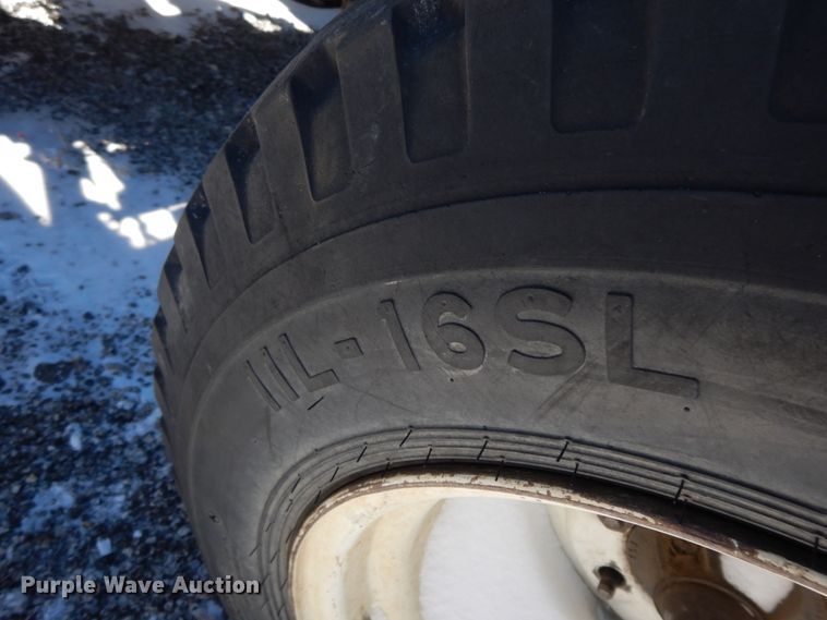 image for item GG9419 2001 New Holland TS100  tractor