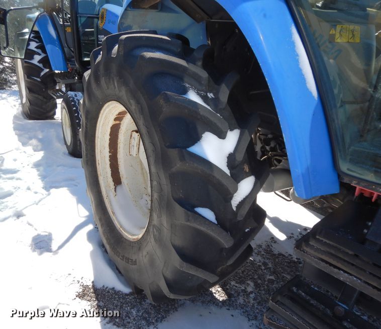 image for item GG9419 2001 New Holland TS100  tractor