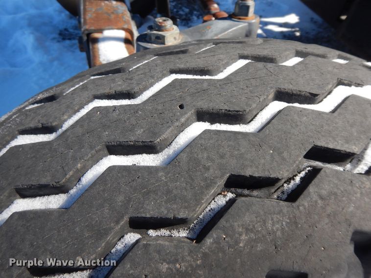 image for item GG9419 2001 New Holland TS100  tractor