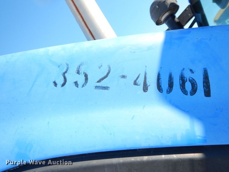 image for item GG9419 2001 New Holland TS100  tractor