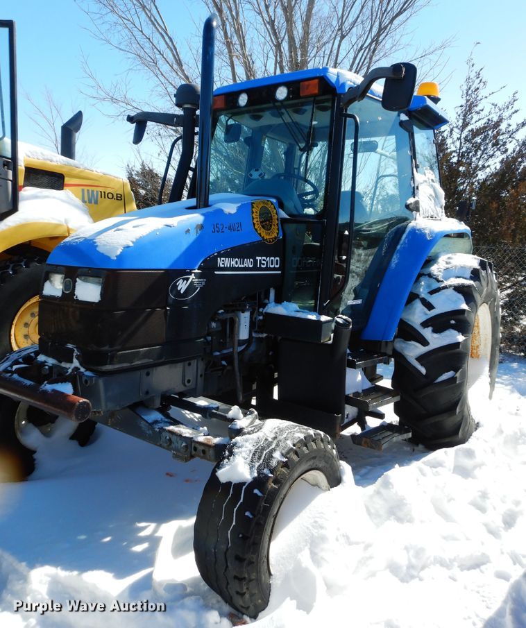 image for item GG9420 2001 New Holland TS100  tractor