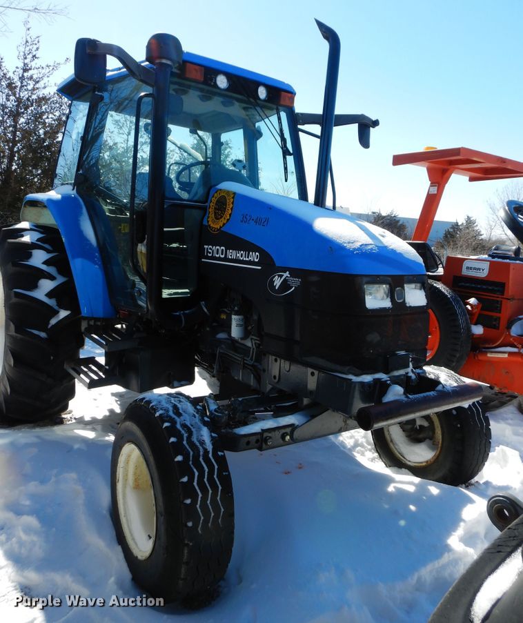 image for item GG9420 2001 New Holland TS100  tractor