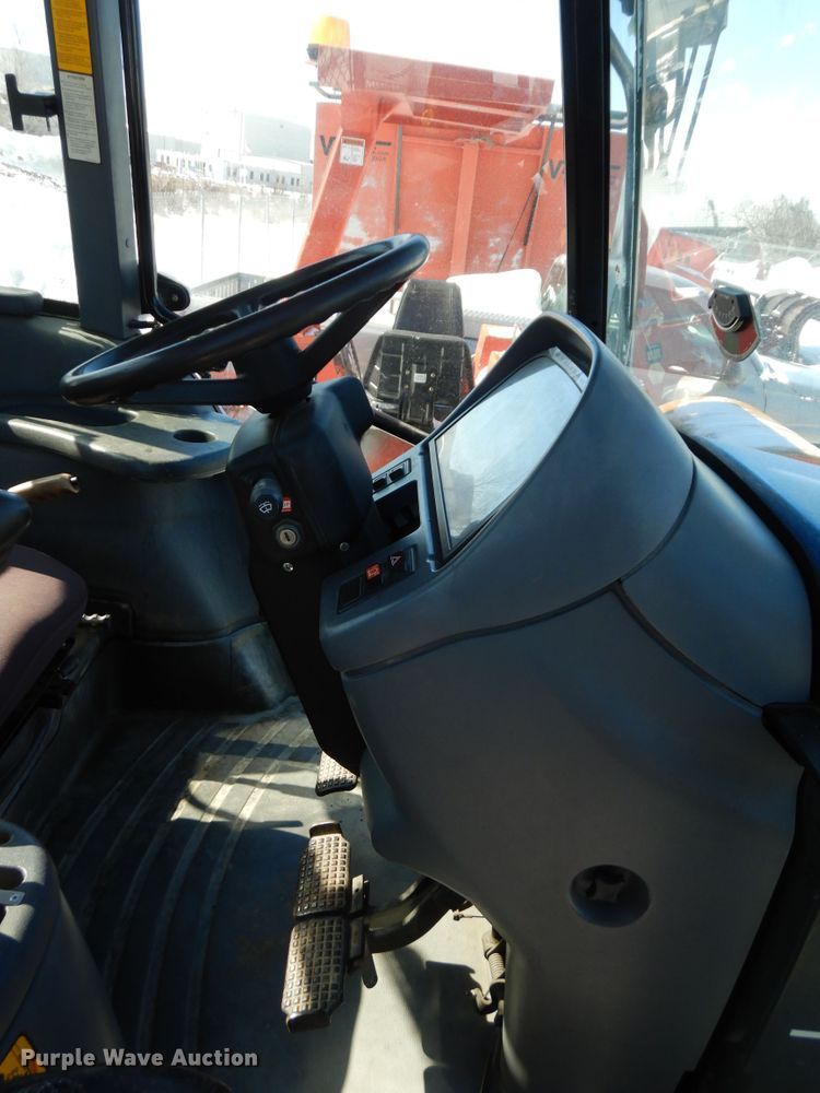 image for item GG9420 2001 New Holland TS100  tractor