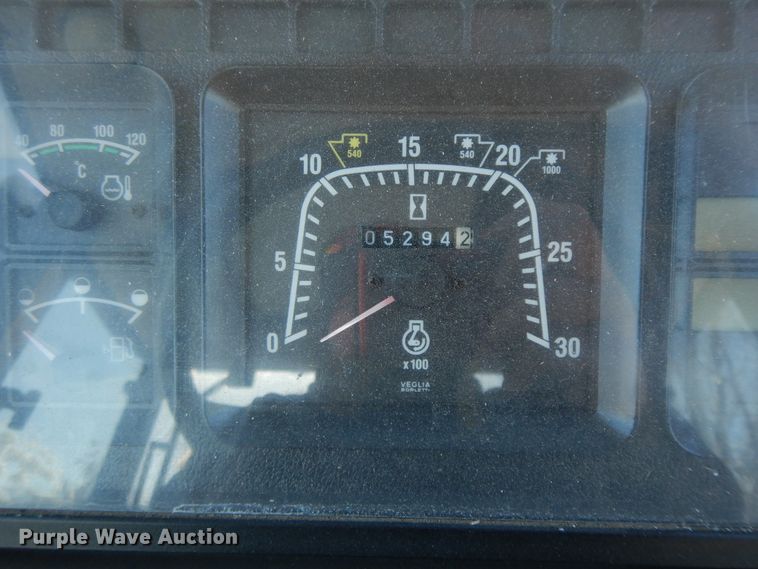 image for item GG9420 2001 New Holland TS100  tractor