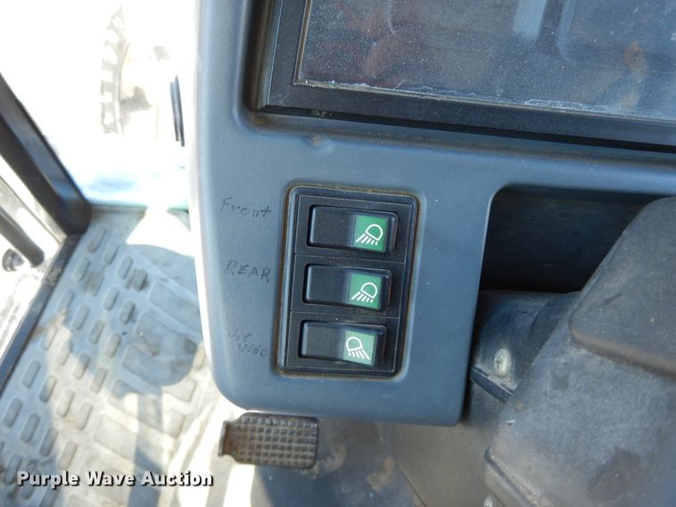 image for item GG9420 2001 New Holland TS100  tractor