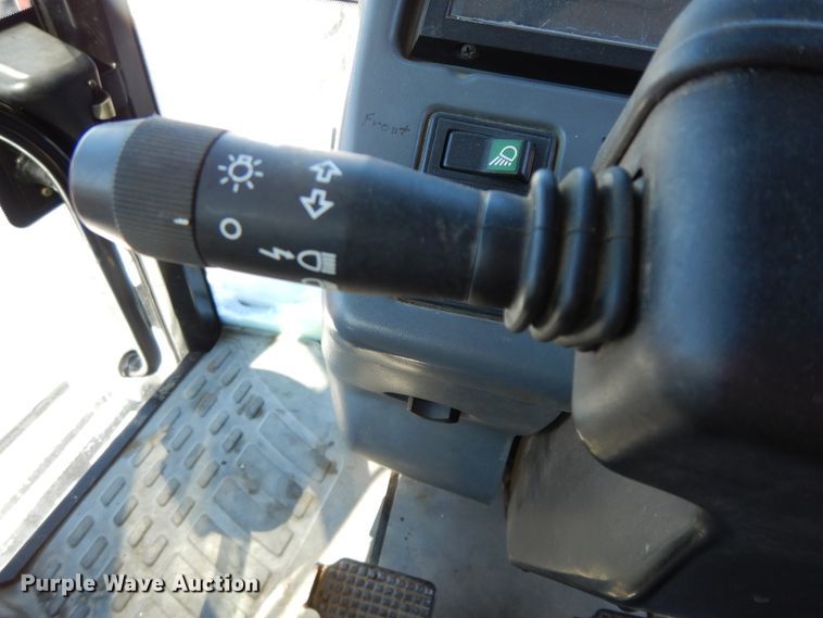 image for item GG9420 2001 New Holland TS100  tractor