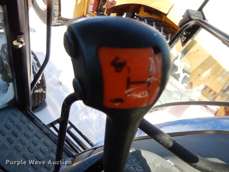 image for item GG9420 2001 New Holland TS100  tractor