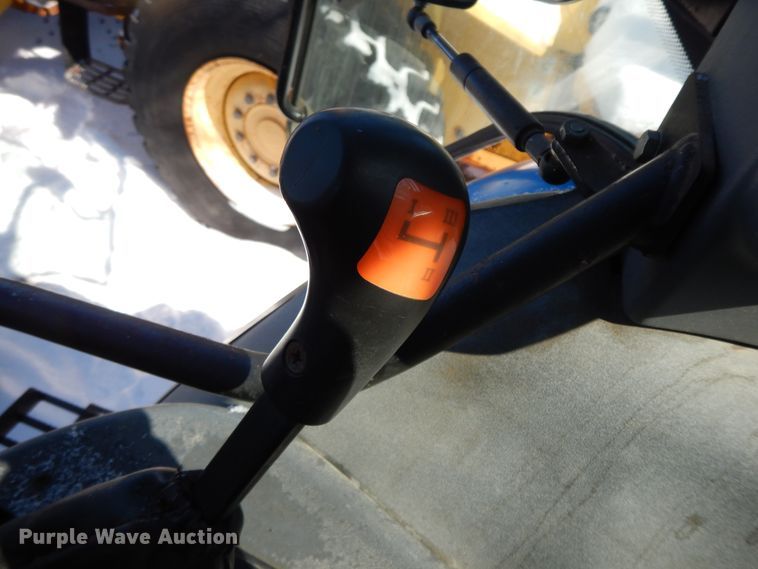 image for item GG9420 2001 New Holland TS100  tractor