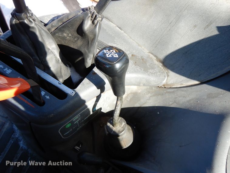 image for item GG9420 2001 New Holland TS100  tractor