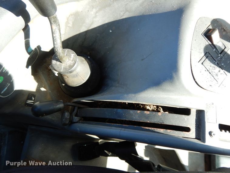 image for item GG9420 2001 New Holland TS100  tractor