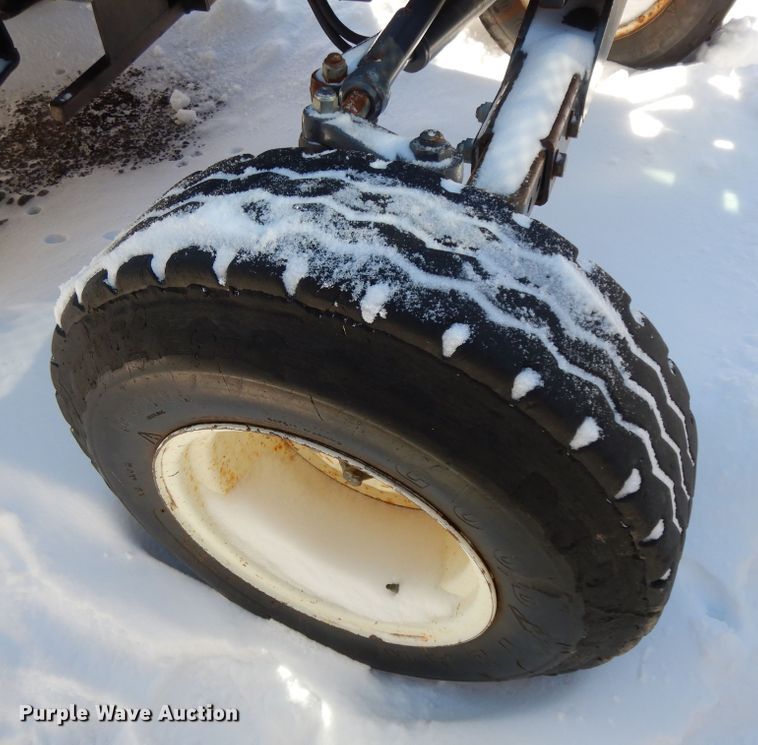 image for item GG9420 2001 New Holland TS100  tractor