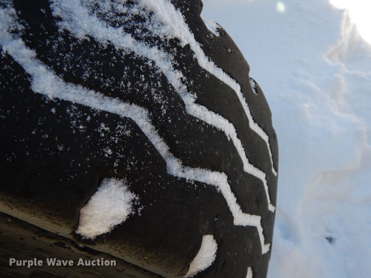 image for item GG9420 2001 New Holland TS100  tractor