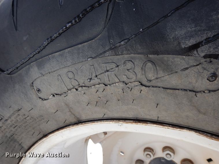 image for item GG9420 2001 New Holland TS100  tractor