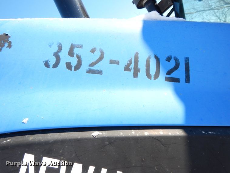 image for item GG9420 2001 New Holland TS100  tractor