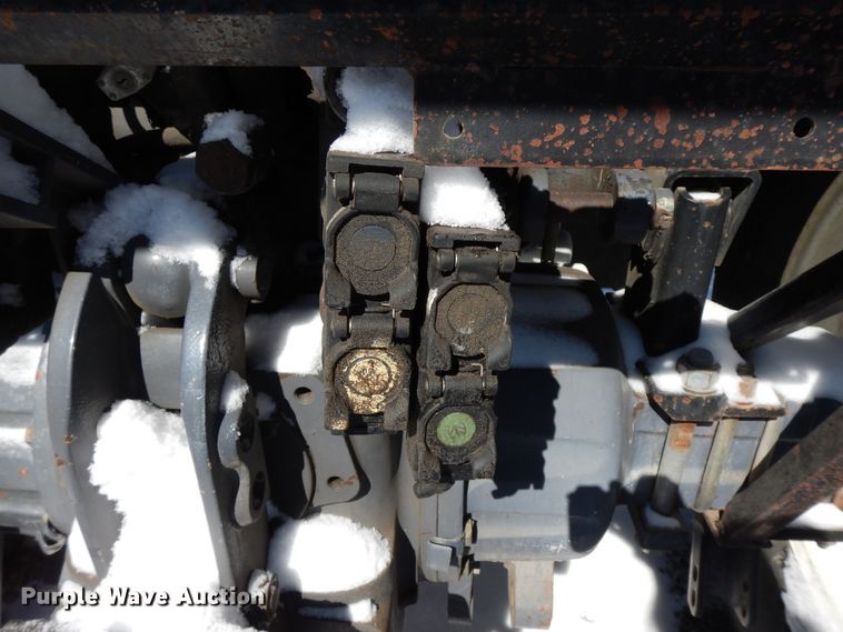 image for item GG9420 2001 New Holland TS100  tractor