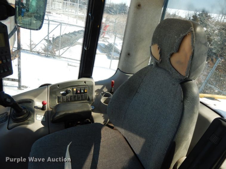 image for item GG9422 2005 New Holland LW110B  wheel loader