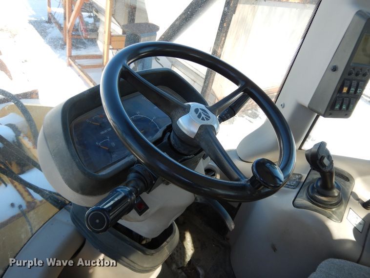 image for item GG9422 2005 New Holland LW110B  wheel loader