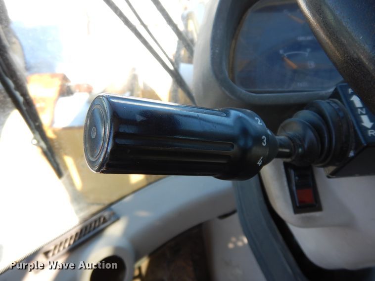 image for item GG9422 2005 New Holland LW110B  wheel loader