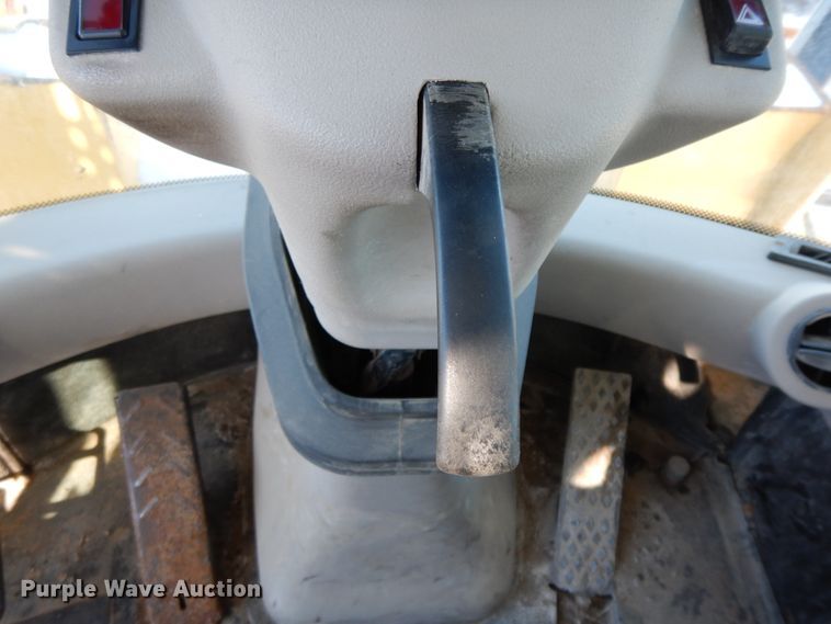 image for item GG9422 2005 New Holland LW110B  wheel loader