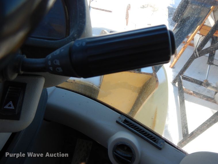 image for item GG9422 2005 New Holland LW110B  wheel loader