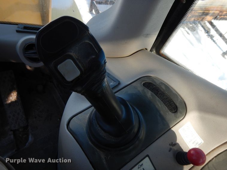 image for item GG9422 2005 New Holland LW110B  wheel loader