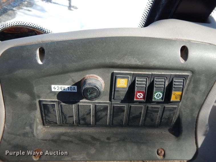 image for item GG9422 2005 New Holland LW110B  wheel loader