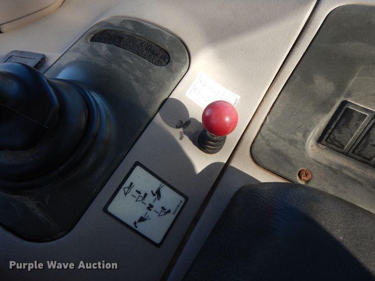 image for item GG9422 2005 New Holland LW110B  wheel loader