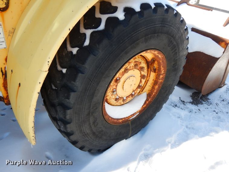 image for item GG9422 2005 New Holland LW110B  wheel loader