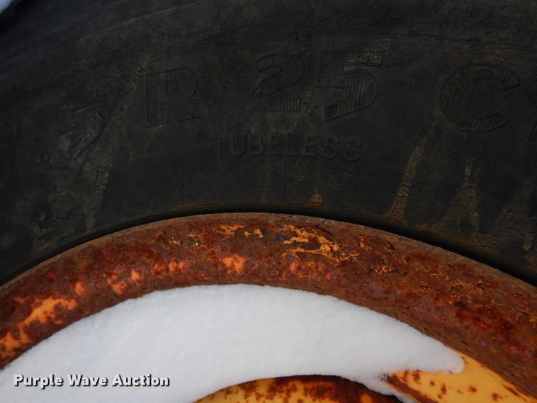 image for item GG9422 2005 New Holland LW110B  wheel loader