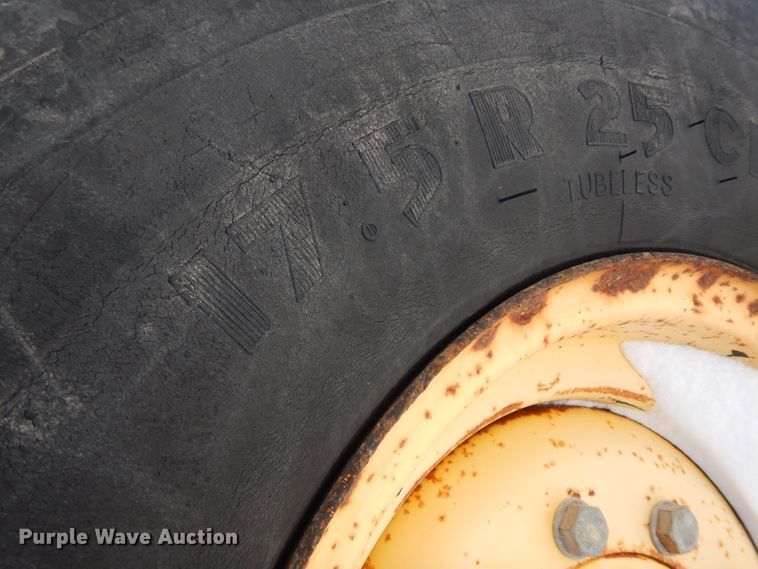 image for item GG9422 2005 New Holland LW110B  wheel loader