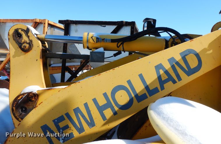 image for item GG9422 2005 New Holland LW110B  wheel loader