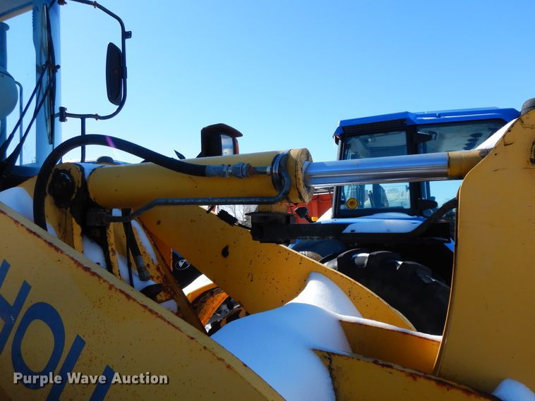 image for item GG9422 2005 New Holland LW110B  wheel loader