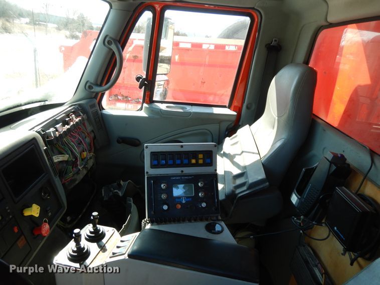 image for item GG9429 2005 International 7400  dump truck