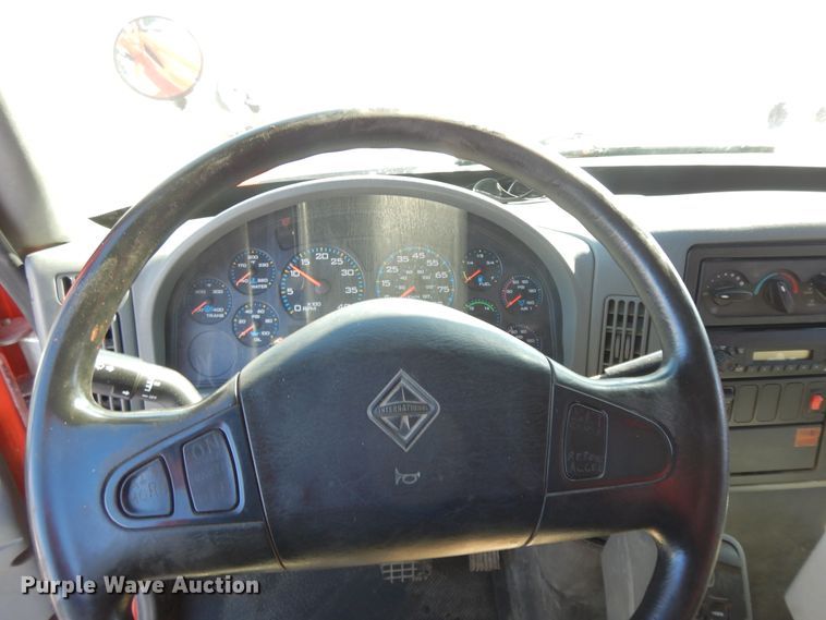 image for item GG9429 2005 International 7400  dump truck