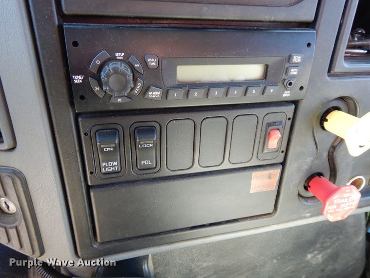 image for item GG9429 2005 International 7400  dump truck