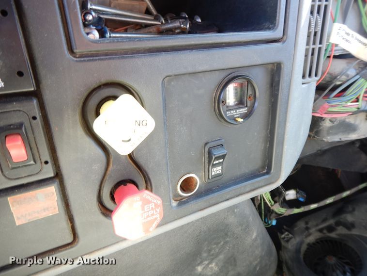 image for item GG9429 2005 International 7400  dump truck