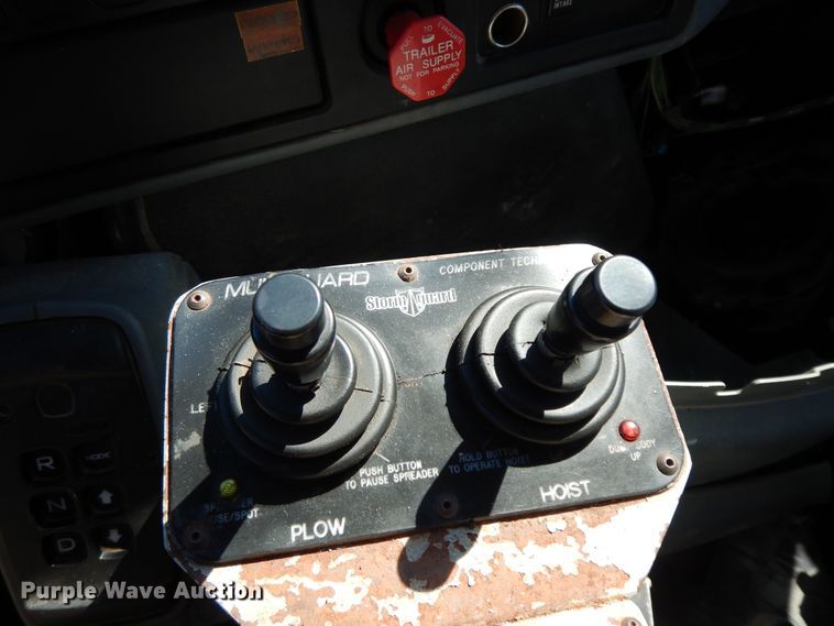 image for item GG9429 2005 International 7400  dump truck