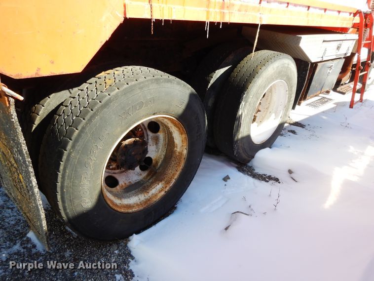 image for item GG9429 2005 International 7400  dump truck