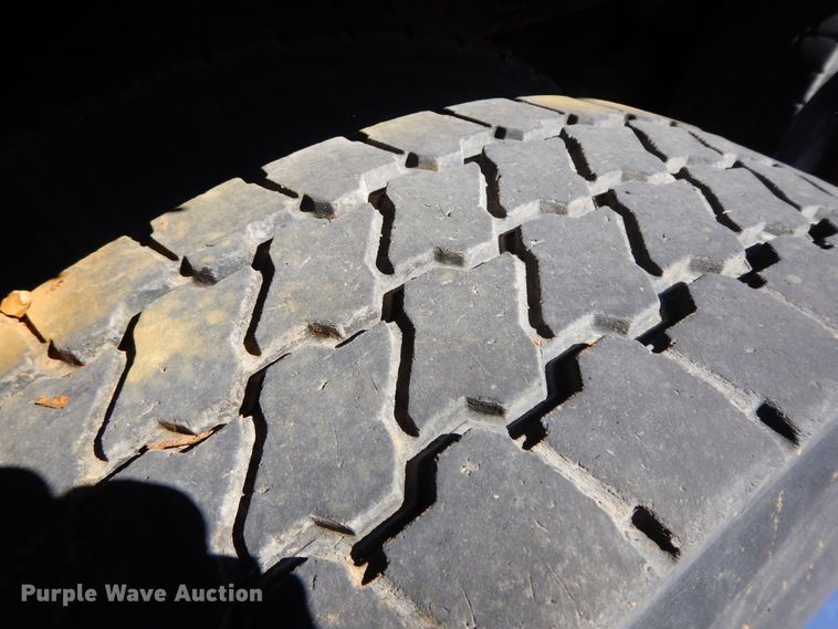 image for item GG9429 2005 International 7400  dump truck