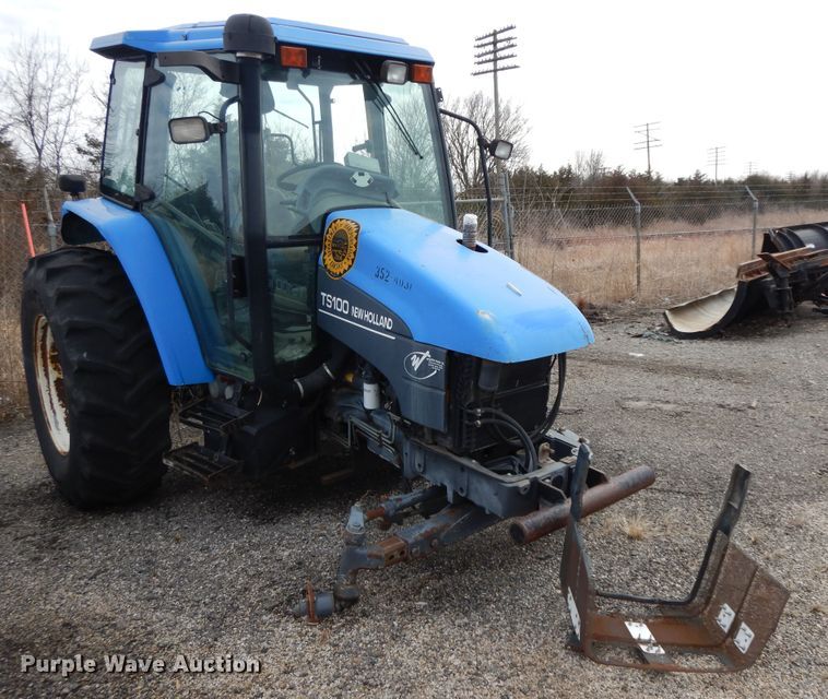 image for item GG9430 2001 New Holland TS100  tractor